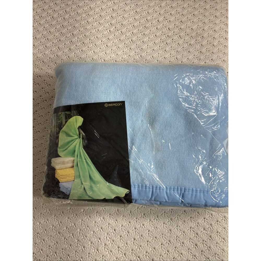 Beacon Plaza Twin Full Sky Blue Baby Blue Blanket 100% Polyester 72x90" USA NEW